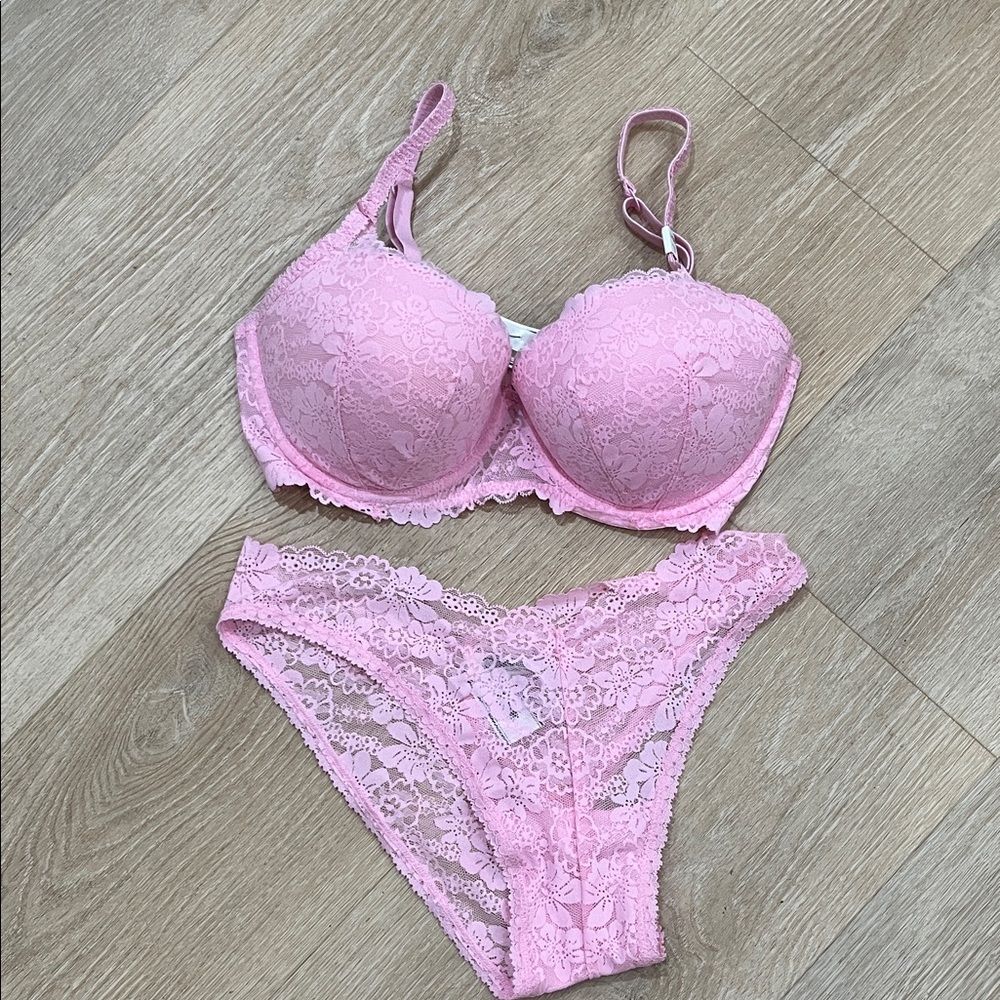 NWT. PINK Victoria's Secret Light Pink Lace Bra and Panty Set